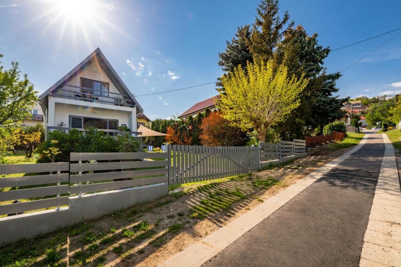 Madarasz 5 Deluxe Vendeghaz Villa Balatonalmádi Exteriör bild
